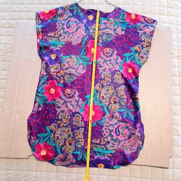 California Miss nightgown Size Large, multi-colored w/silky feel - Picture 9 of 11